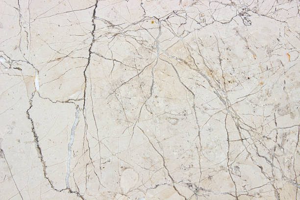 Pourquoi le travertin se fissure ?
